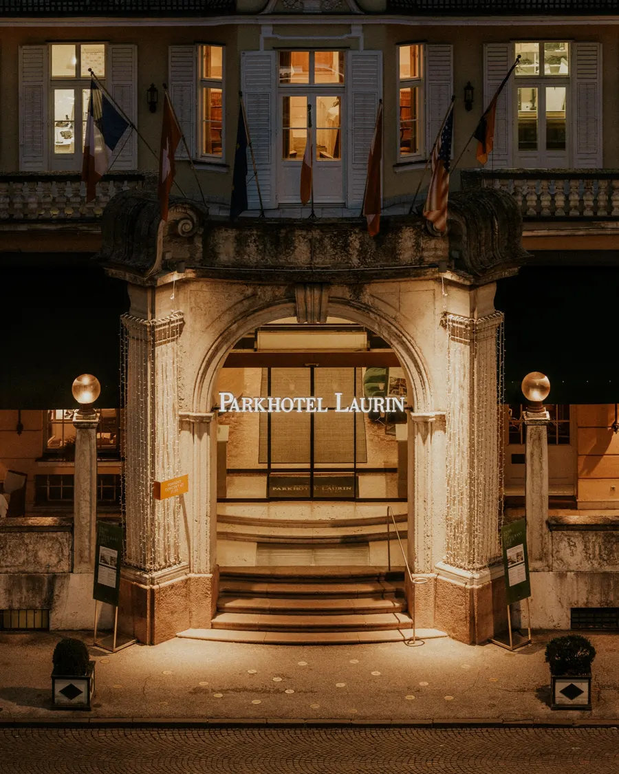 Eingang des Parkhotel Laurin, Bozen